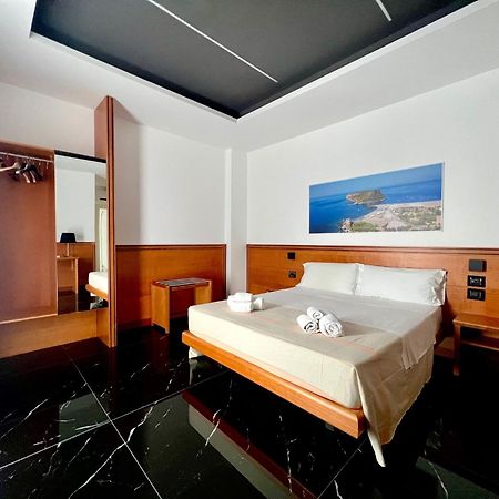 Hotel Tea Deluxe - Praia Прая-а-Маре Екстер'єр фото