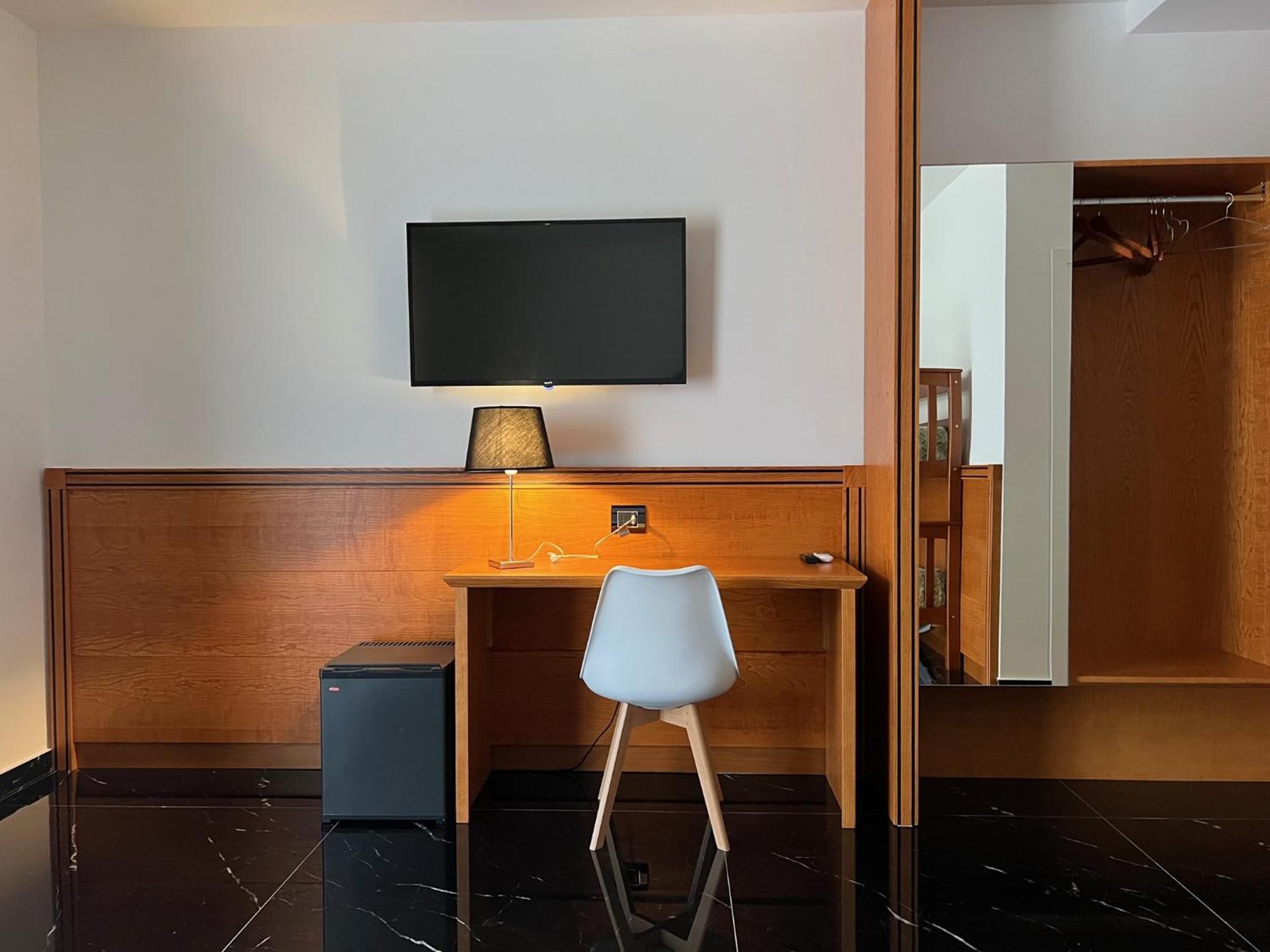 Hotel Tea Deluxe - Praia Прая-а-Маре Екстер'єр фото