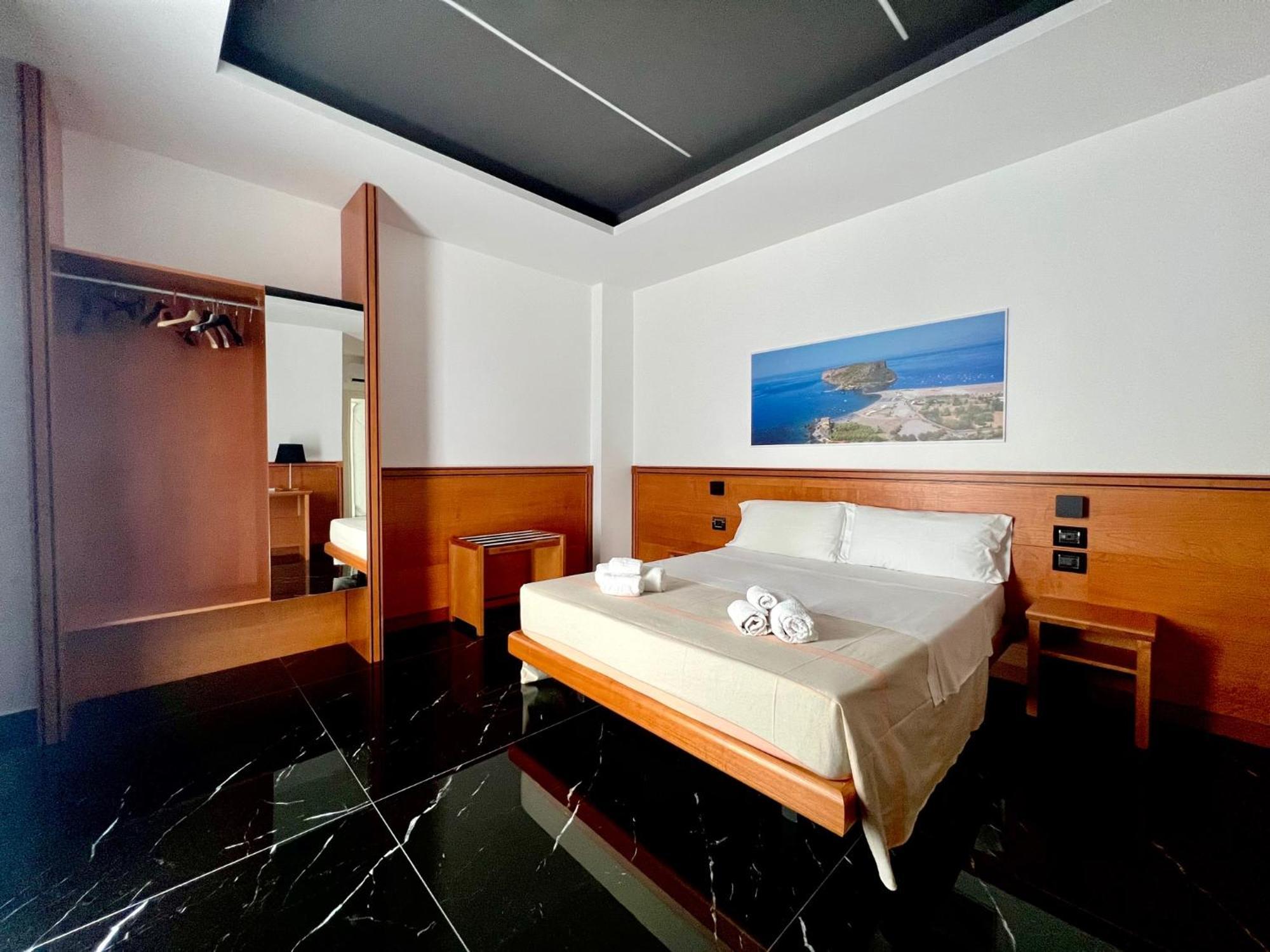Hotel Tea Deluxe - Praia Прая-а-Маре Екстер'єр фото